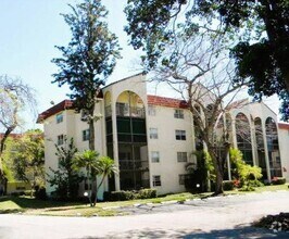 Building Photo - 3360 Spanish Moss Terrace