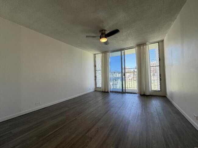 Foto del edificio - To register for the showing time below, note the 4 digit code: 5386 and click "APPLY NOW."(mobile...