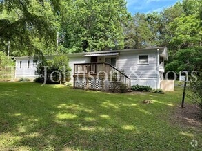 Building Photo - 527 Lyons Dr