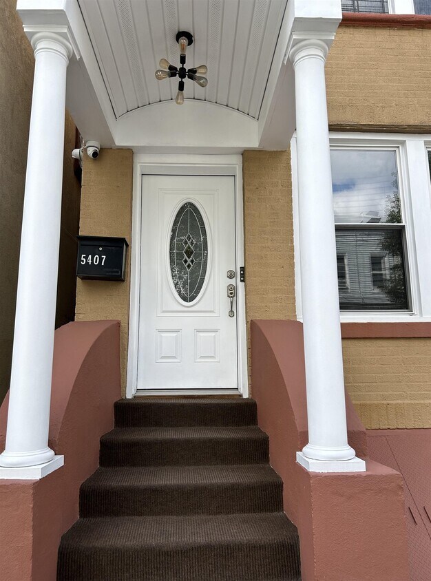 Primary Photo - 5407 Jackson St