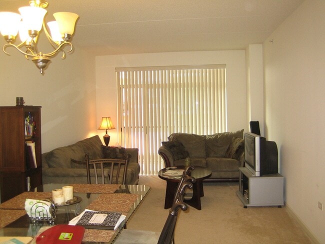 Building Photo - 656 Pearson St