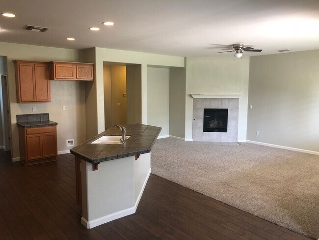 Foto del edificio - 1142 Cabanel Ln