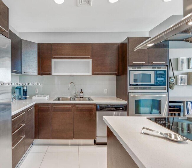 Foto del edificio - 7930 West Dr
