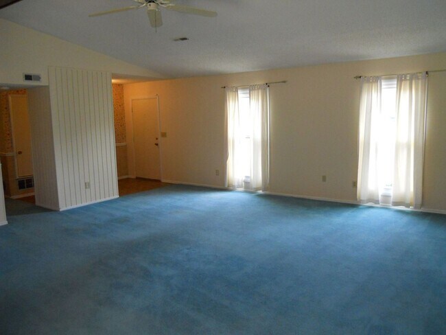 Building Photo - 3BD/2BA home in Holden Farms!