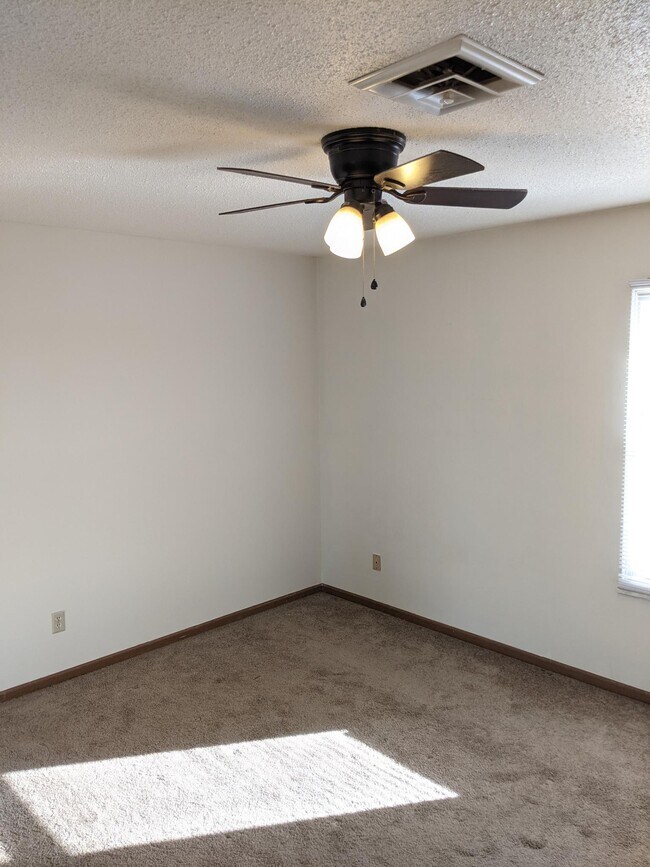 Building Photo - 2273 Pinta Dr