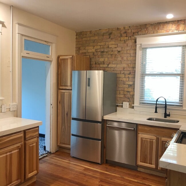 Photo - 809 E 800 S House