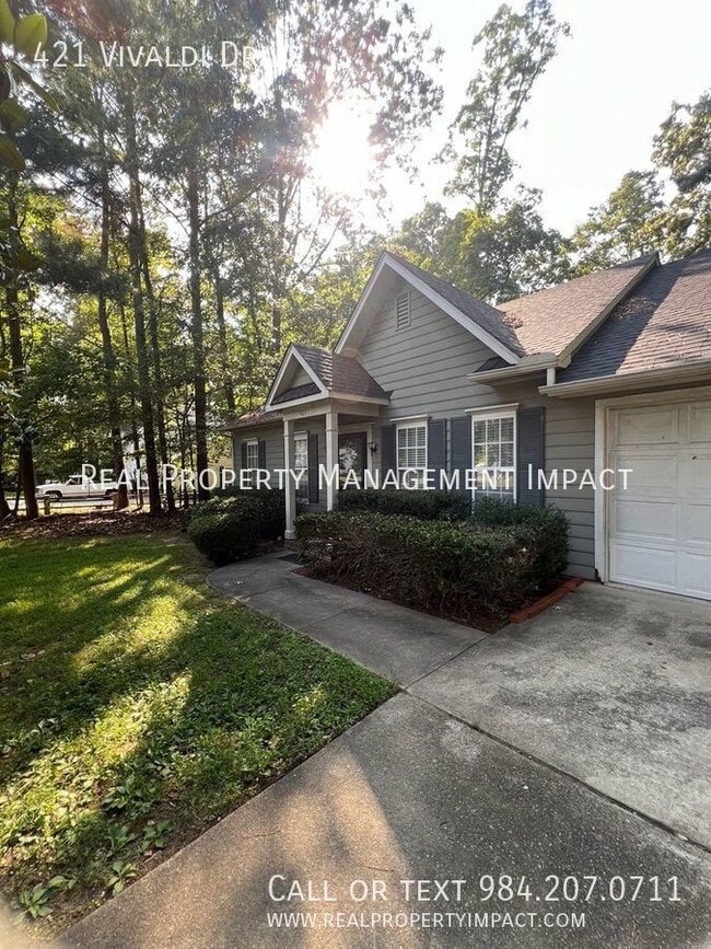 Building Photo - 421 Vivaldi Dr