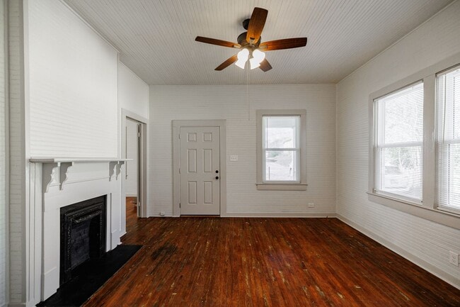 Building Photo - Charming Historic Cottage Just Blocks from Downtown Athens and UGA