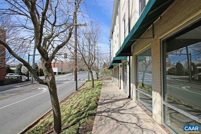 Building Photo - 1001 E Market St