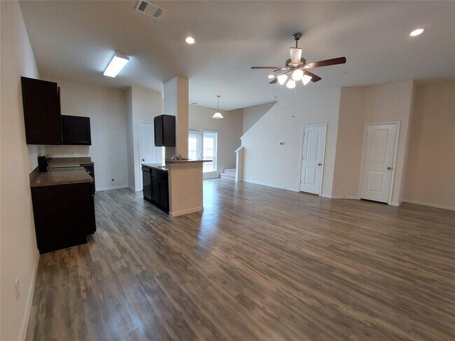 Building Photo - 2331 Bermuda Palms Dr
