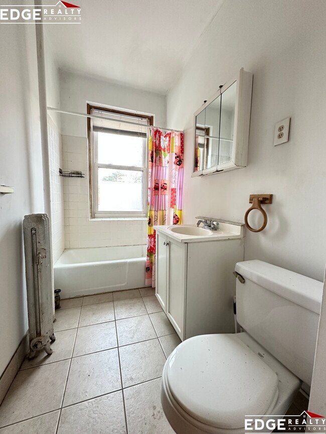 Foto del edificio - 160 Strathmore Rd