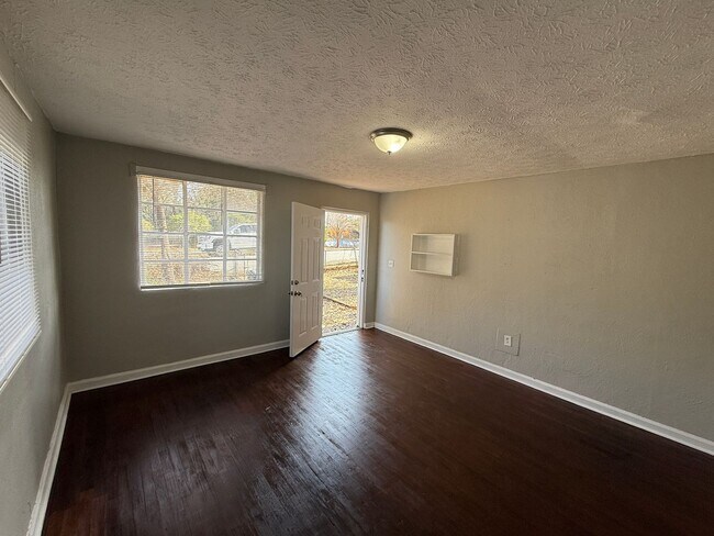 Foto del edificio - *AVAILABLE NOW - Total Electric* 1 Bedroom / 1 Bathroom Duplex for Rent in Midtown Columbus, GA***