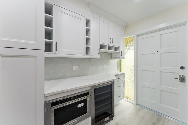 Building Photo - 29 Yacht Club Dr