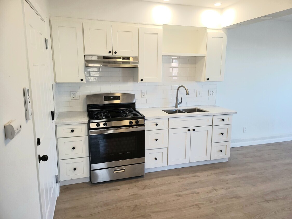 Foto principal - 2215 Rivera St