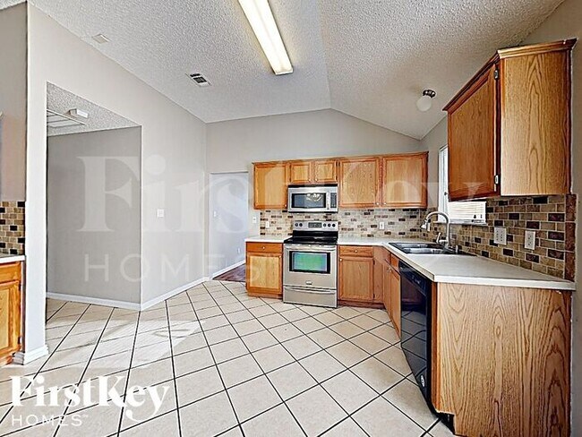 Foto del edificio - 3955 Cypress Gardens Dr