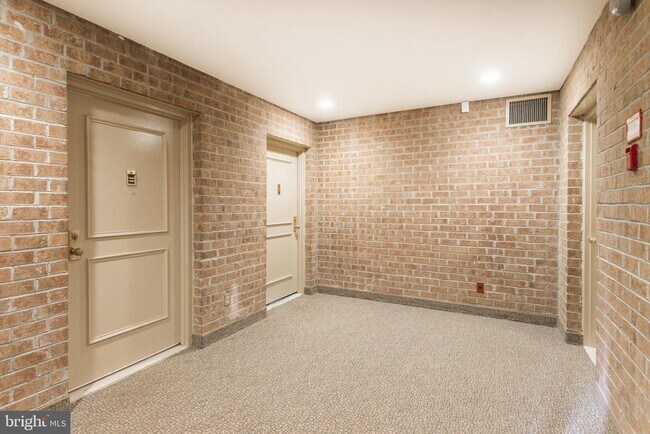 Foto del edificio - 5801 Edson Ln
