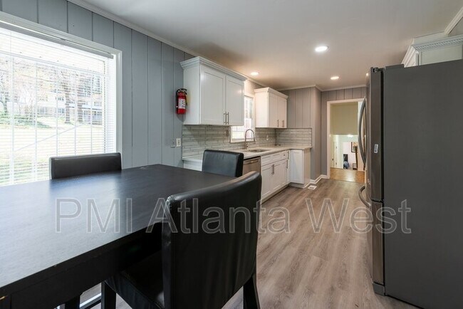 Building Photo - 2839 Scenic Terrace