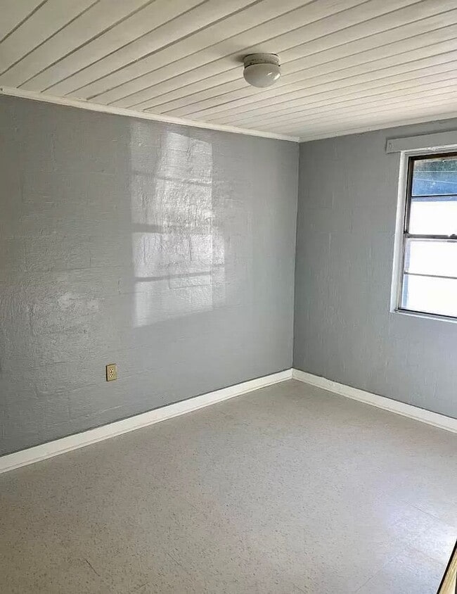 Building Photo - 1210 Gillespie Ave