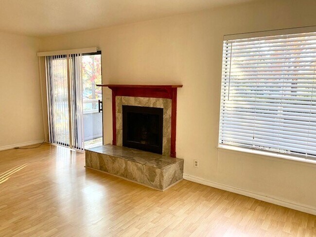 Building Photo - 2 Bedroom, 2-Story Comstock Ct. Condominium