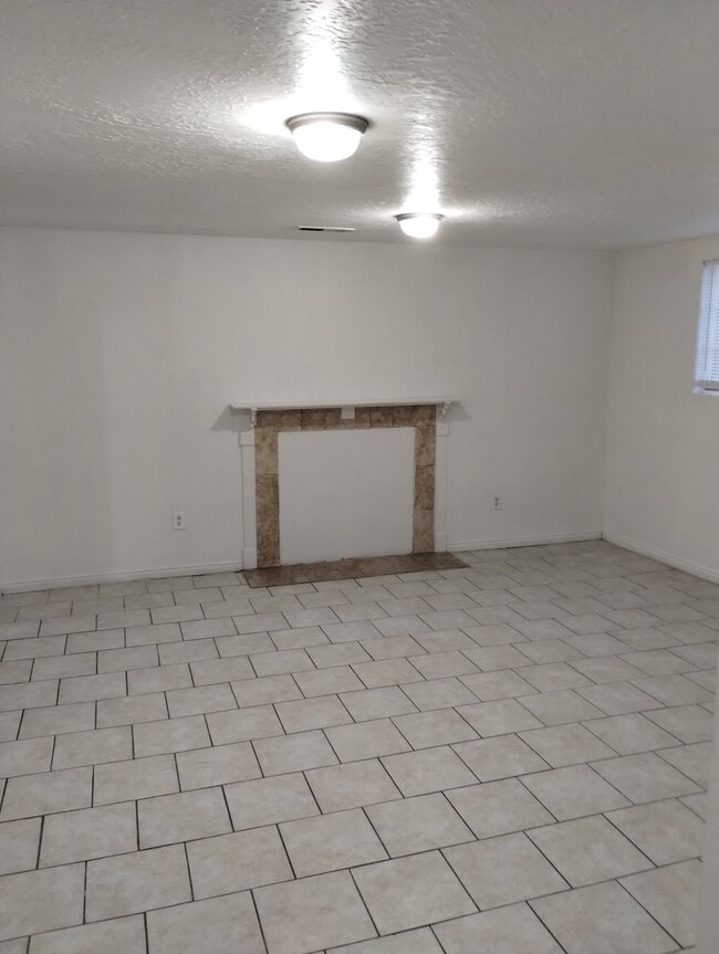 Building Photo - 3193 Meadowlark Dr