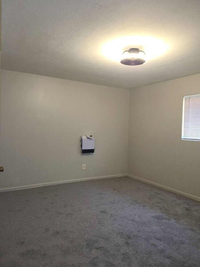 Building Photo - Newly Remodeled 2 bedroom 1 bathroom!!!!