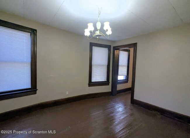 Building Photo - 1220 Schlager St