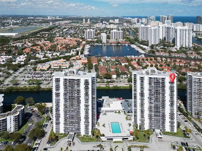 Foto del edificio - 3675 N Country Club Dr