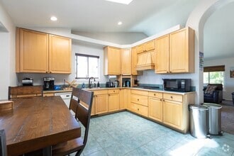 Building Photo - 5260 Wyandot St