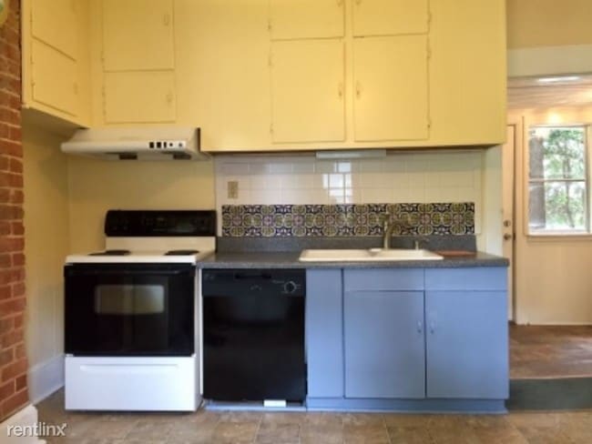 Building Photo - 4 br, 2 bath House - 912 9th Street