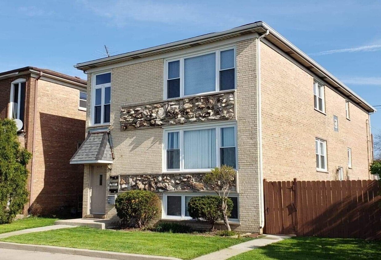 Primary Photo - 8114 W Dempster St