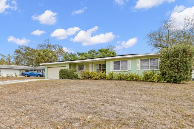 Building Photo - FULLY FENCED Home For Rent in Clearwater!