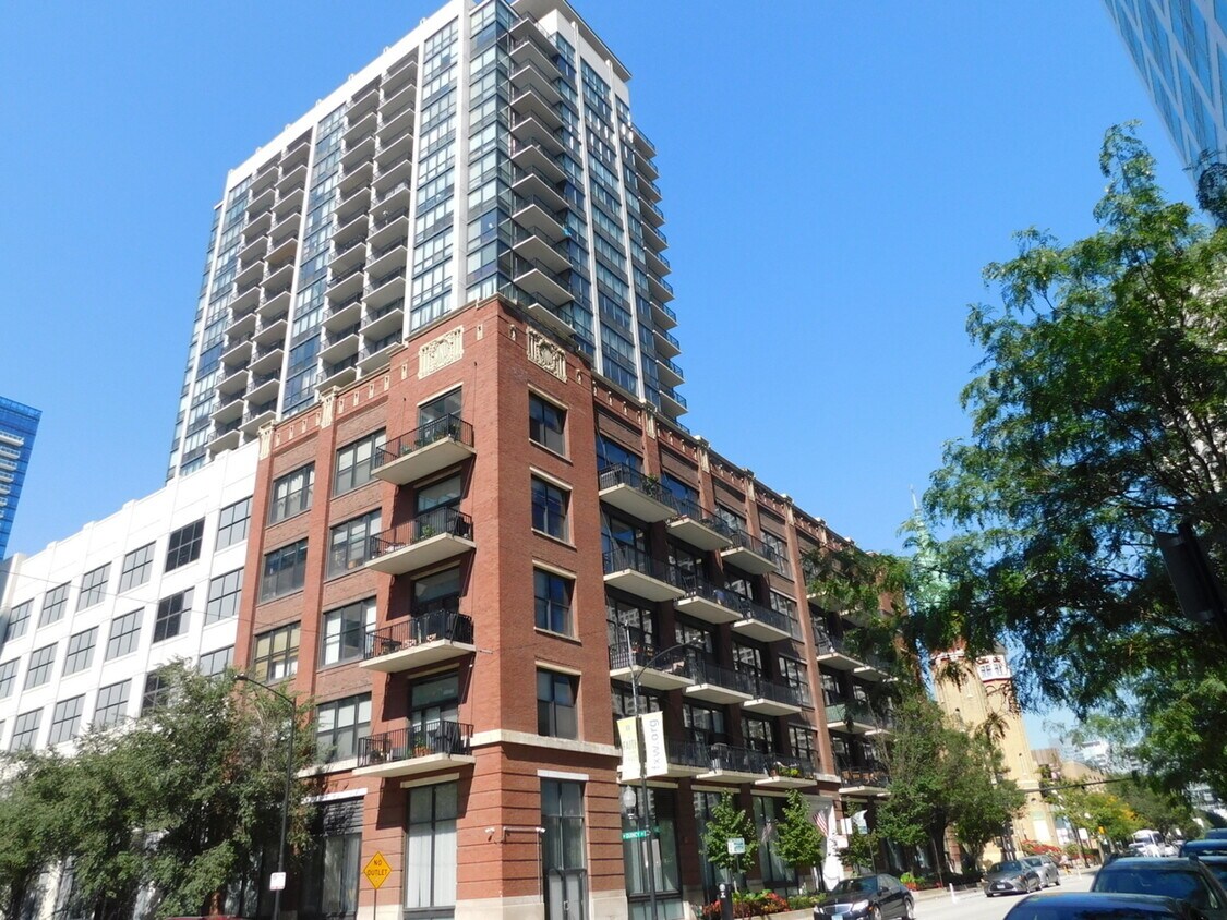Primary Photo - 210 S Desplaines St