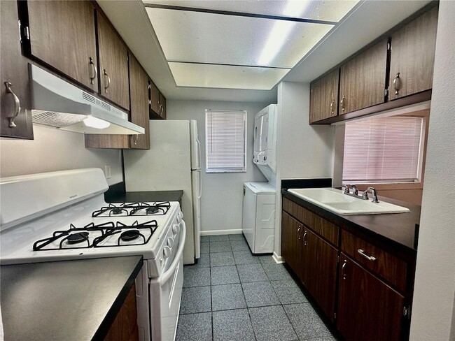 Building Photo - 606 Pavare Ct