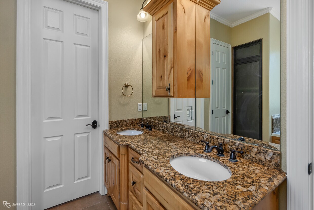 821 W Lakeshore Dr, Benton, LA 71006 House Rental in Benton, LA