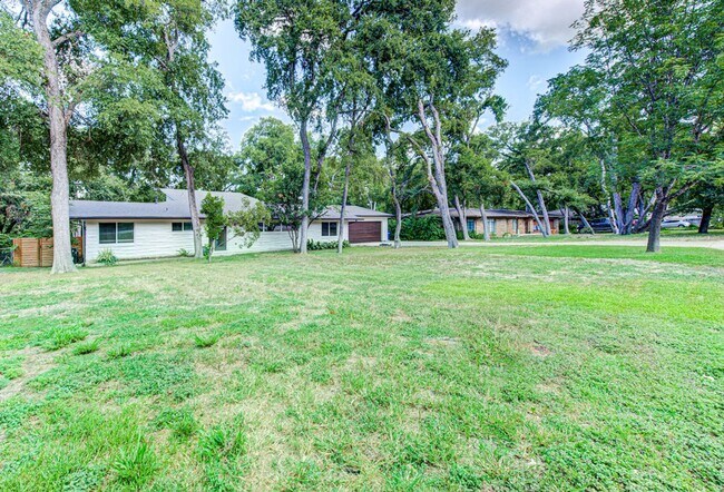 Building Photo - Stylish 4/3.5 Home in Allandale with a Pool!