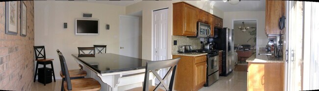 Building Photo - 2S661 Ave Normandy W