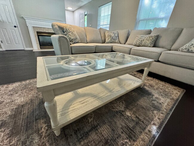 Foto del edificio - Room in Single Family Home on Feldspar Way