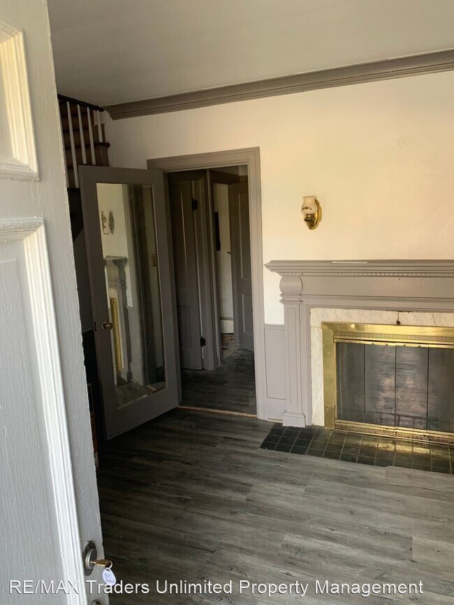 Building Photo - 4 br, 1.5 bath House - 3013 N Knoxville Ave.