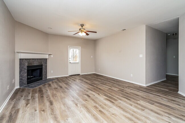 Building Photo - 1707 White Mountain Wy