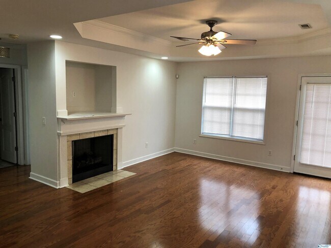 Foto del edificio - 322 Eagle Ridge Dr