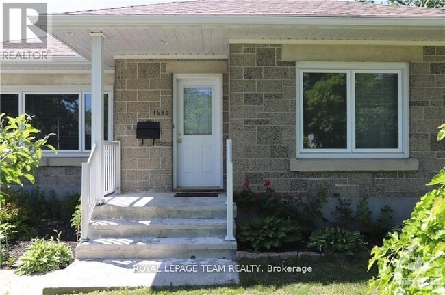 Building Photo - 1650 Alta Vista Dr