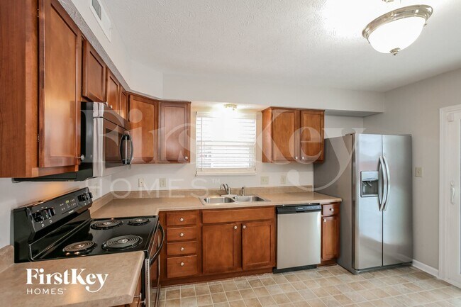Foto del edificio - 8119 Rambling Rd