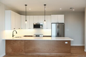 Building Photo - 135 E Park Ave