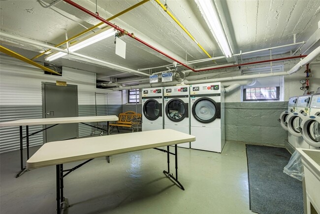 Foto del edificio - 7234 Austin St