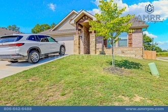 Building Photo - 1213 SW 3rd Ave