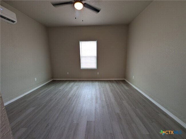 Building Photo - 887 Sagewood Trail