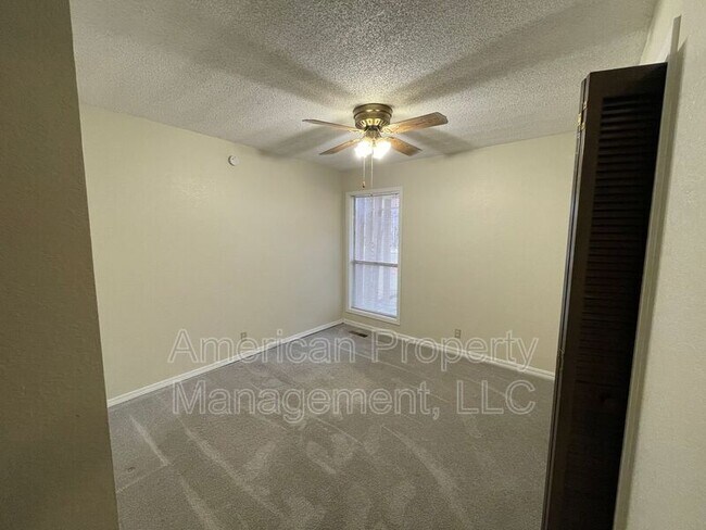 Building Photo - 1301 S Narcissus Ave