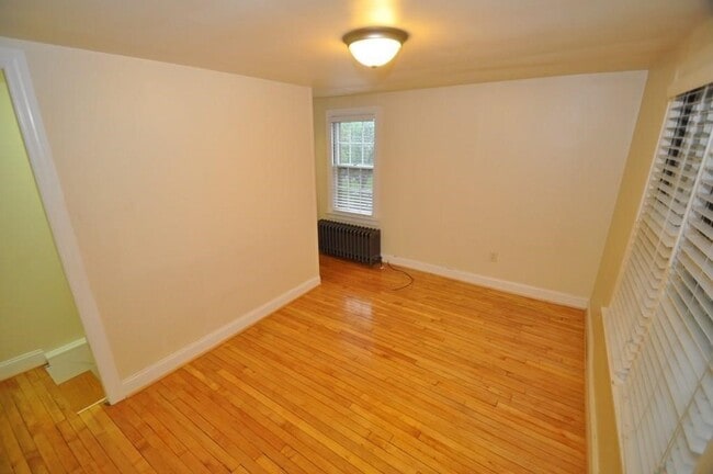 Building Photo - 37 Perrin St