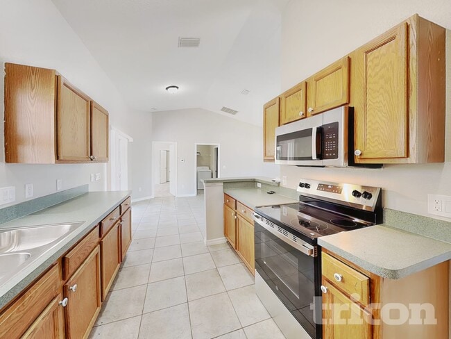 Building Photo - 1488 Nabatoff St