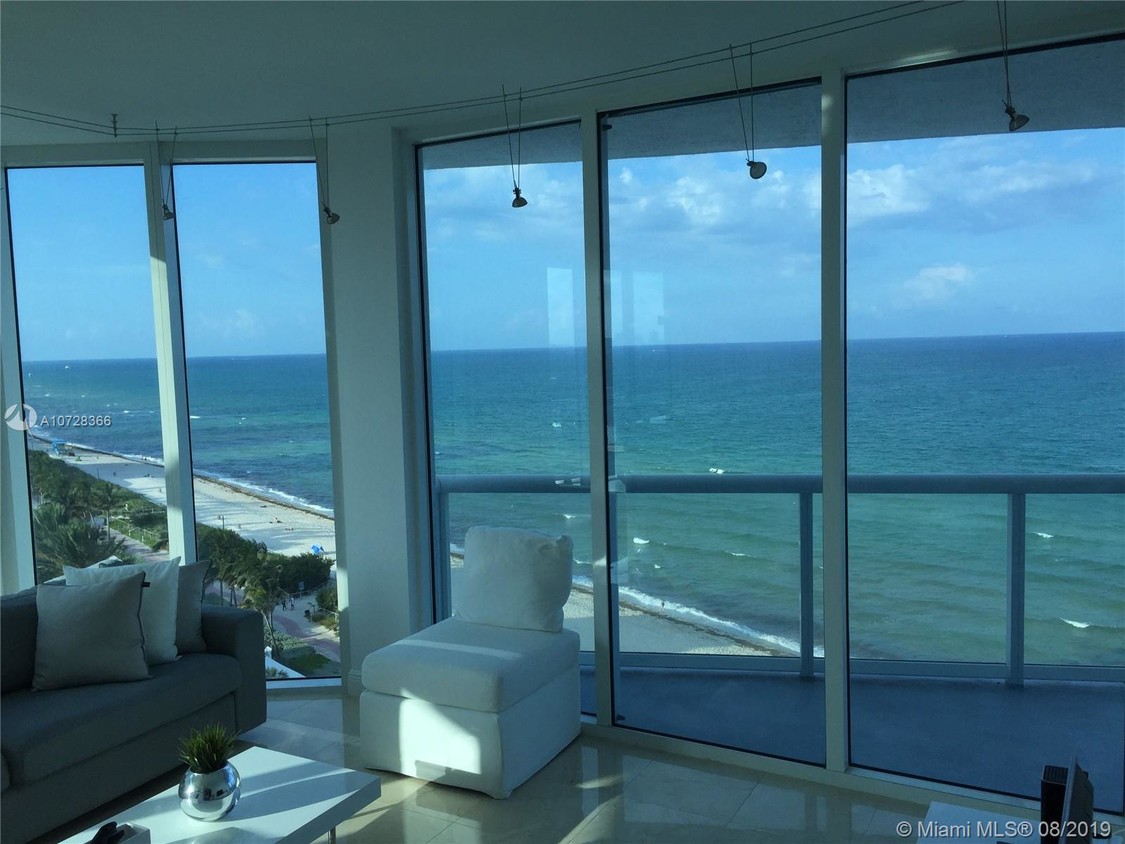 Primary Photo - 6515 Collins Ave